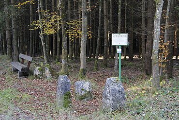 Drei Steine am Grenzweg bei Amerdingen