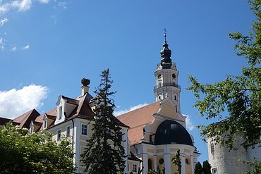 Außenansicht des ehemaligen Kloster Heilig Kreuz in Donauwörth