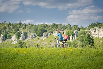 Radfahrer bei den 12 Apostel Solnhofen